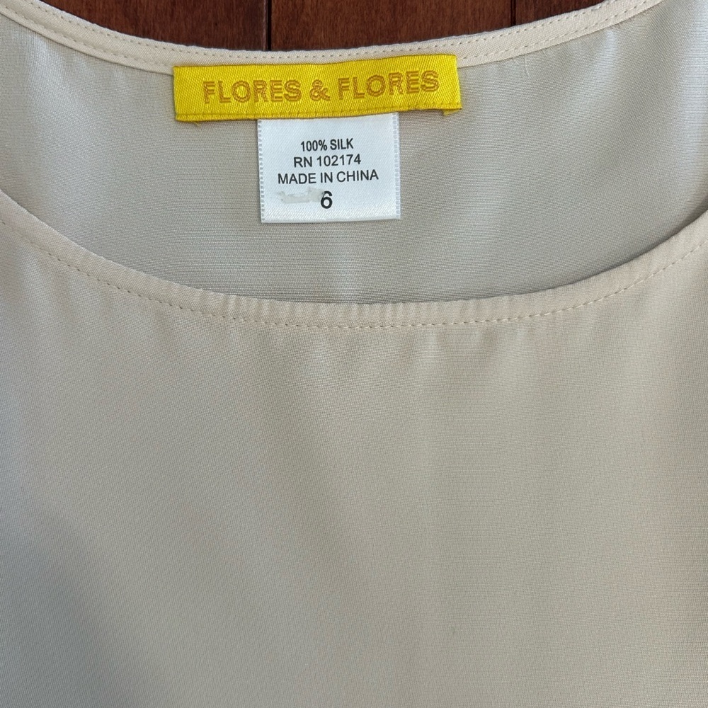 Flores & Flores Women's 100% Silk Beige Three Piece Pantsuit Size 6 - Picture 8 of 15